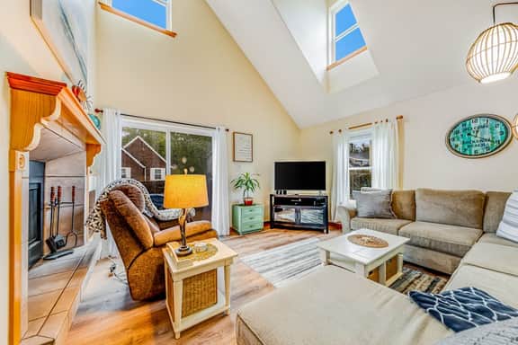 2 story home near the beach with private hot tub deck firetable and washer dryer - Image 4