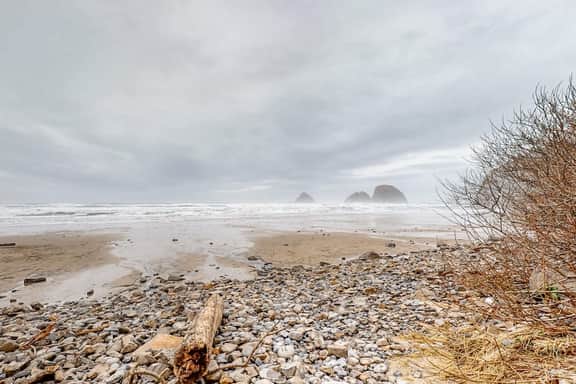 Charming Ocean View Home with Free WiFi and Private Washer Dryer Dogs Welcome - Image 2