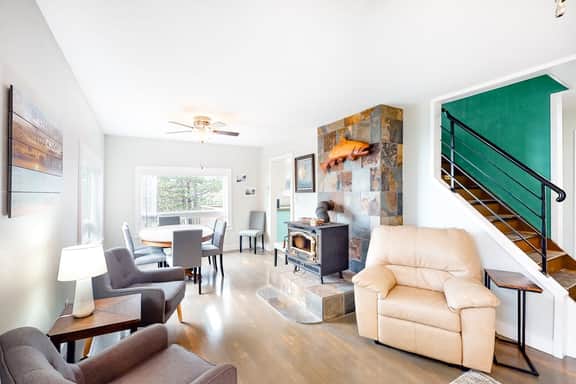 Charming Ocean View Home with Free WiFi and Private Washer Dryer Dogs Welcome - Image 5
