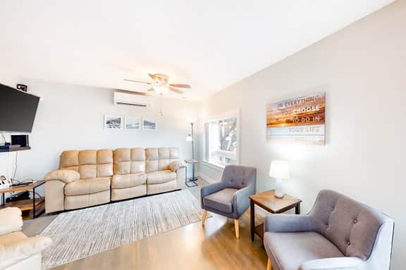 Charming Ocean View Home with Free WiFi and Private Washer Dryer Dogs Welcome - Image 3