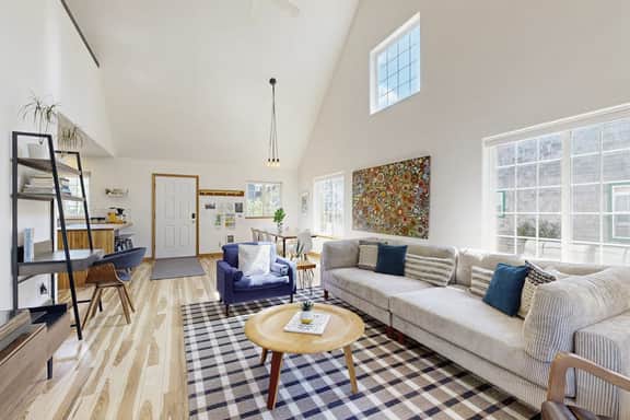 Spacious Family and Dog Friendly Home with New Private Hot Tub and Smart TVs - Image 2