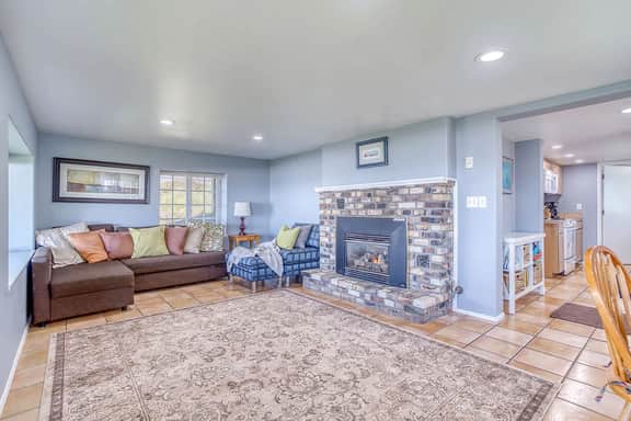 Downstairs Oceanview Hideout with Sweeping Views and Easy Beach Access - Image 5