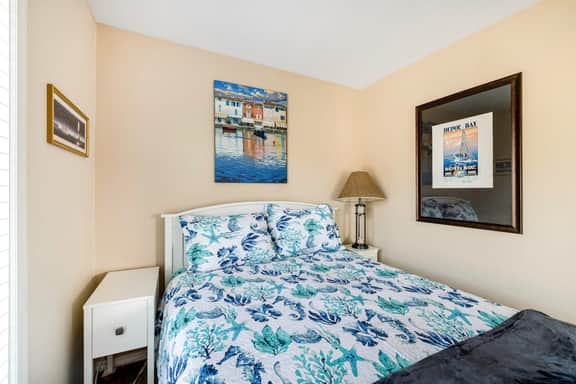 Dog friendly ocean view cabin with fireplace kitchenette deck and beach access - Image 3
