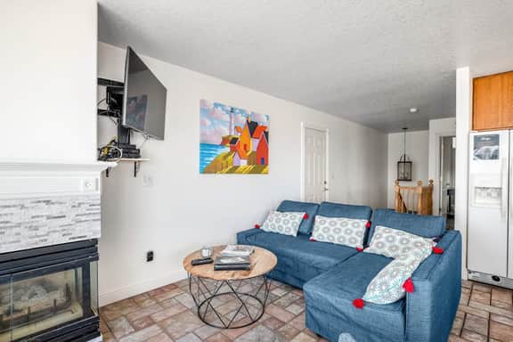 Waterfront dog friendly home a few steps from the beach with hot tub - Image 2