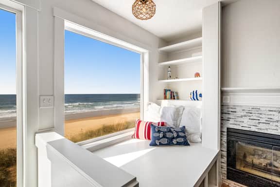 Waterfront dog friendly home a few steps from the beach with hot tub - Image 4