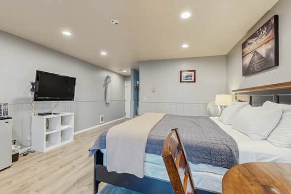 Inviting Room Blocks From the Beach and Downtown Dogs Welcome - Image 5