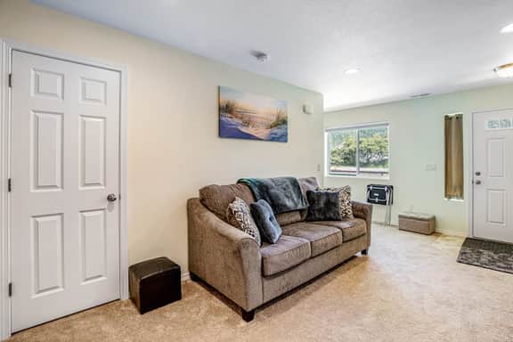Wonderful duplex with central AC 2 washer dryers 1 minute walk to beach - Image 2