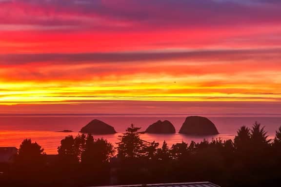 Spectacular ocean view home with fireplace and large decks dog friendly - Image 3