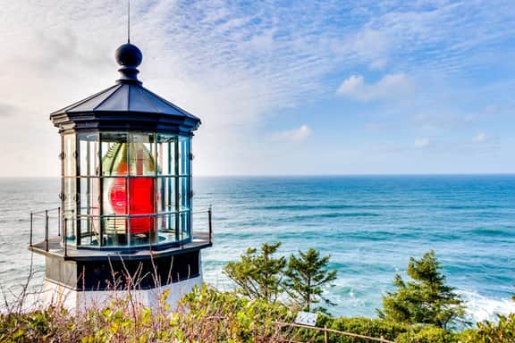 Charming Oceanfront Getaway with Gorgeous Water Views and Easy Beach Access - Image 3