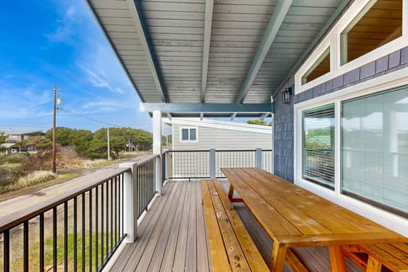 Renovated home near beach access with two kitchens and fireplace dog friendly - Image 5