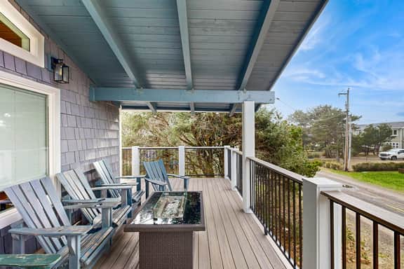 Renovated home near beach access with two kitchens and fireplace dog friendly - Image 2