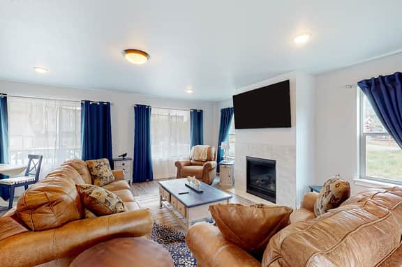 4BR home steps from the beach with private hot tub fireplace and firepit - Image 2