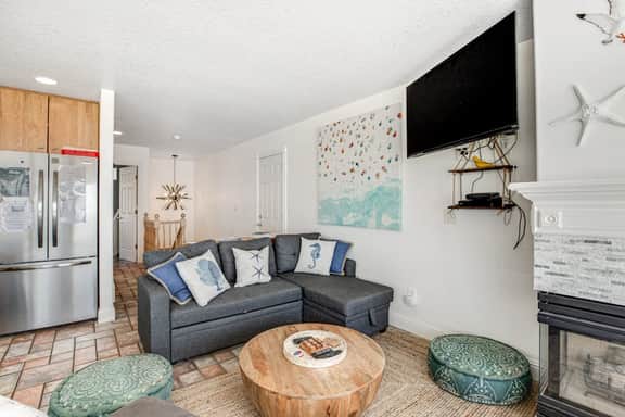 Spacious oceanfront home with patio and private hot tub dog friendly - Image 2