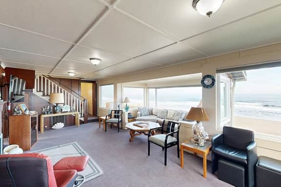 Oceanfront Escape | Million-Dollar Views, Family & Dog Friendly - Image 5