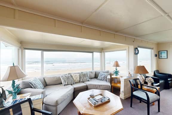 Oceanfront Escape | Million-Dollar Views, Family & Dog Friendly - Image 3