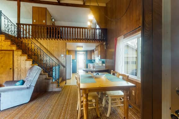 Charming dog friendly getaway with a full kitchen and firepit walk to the beach - Image 2