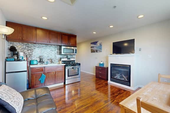 Romantic Ocean View Suite with Easy Beach Access Dog Friendly - Image 5