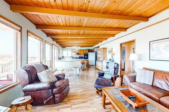 Oceanfront dog friendly home with washer dryer and fireplace - Image 4