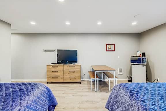 Ideally Located Room Near Downtown and the Beach Dog Friendly - Image 5