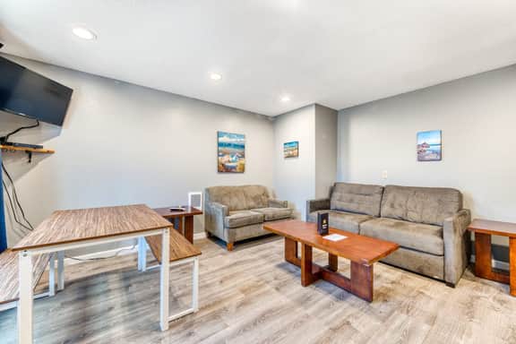 Two Room Combination Close to Downtown and Beach Dogs Welcome - Image 2