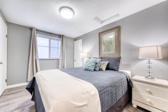 Two Room Combination Close to Downtown and Beach Dogs Welcome - Image 4
