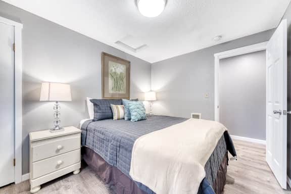 Two Room Combination Close to Downtown and Beach Dogs Welcome - Image 5