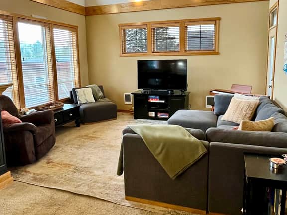 Family friendly home with private hot tub fireplace and BBQ close to beach - Image 2