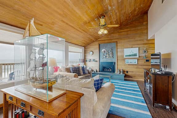 Dog friendly home with oceanfront location and fireplace walk to the beach - Image 4