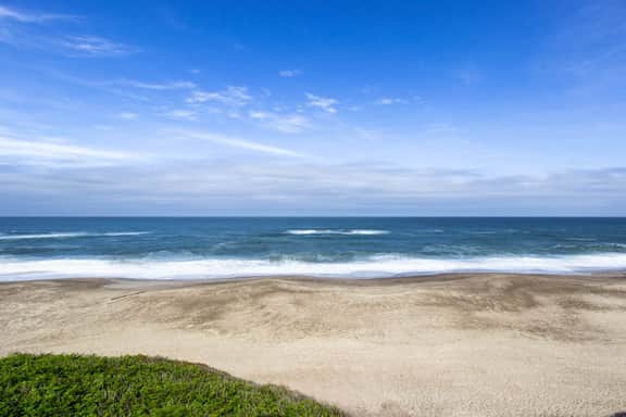 Dog friendly home with oceanfront location and fireplace walk to the beach - Image 2