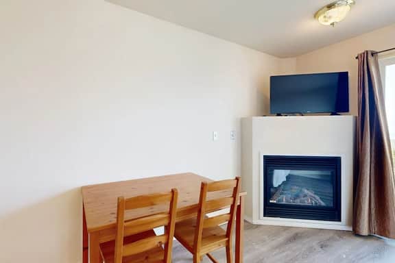 Romance awaits with ocean views and sandy shores at this dog friendly studio - Image 5