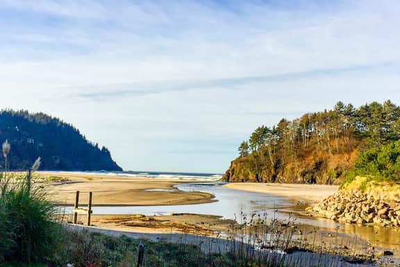 Dog friendly riverfront suite at oceanfront Proposal Rock Inn steps to beach - Image 3