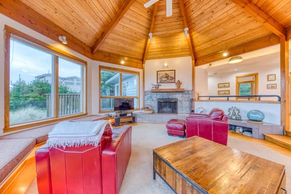 Dog friendly oceanfront house with wood burning fireplace deck and beach access - Image 4