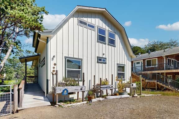 Newly constructed home with firepit and large deck walk to the beach and golf - Image 2