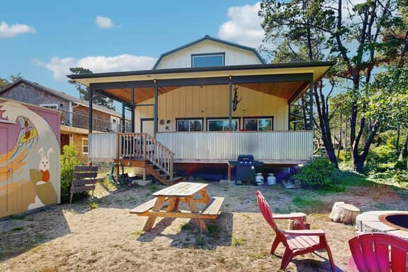 Newly constructed home with firepit and large deck walk to the beach and golf - Image 3