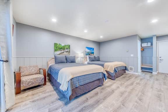 Eight Dog Friendly Rooms with Kitchens and Kitchenettes Walk to Downtown and Beach - Image 4
