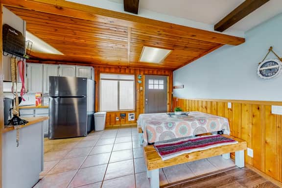 Dog friendly house near the ocean with woodstove yard patio and washer dryer - Image 4