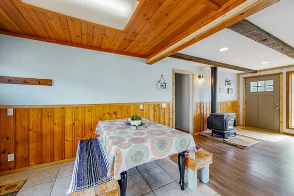 Dog friendly house near the ocean with woodstove yard patio and washer dryer - Image 5