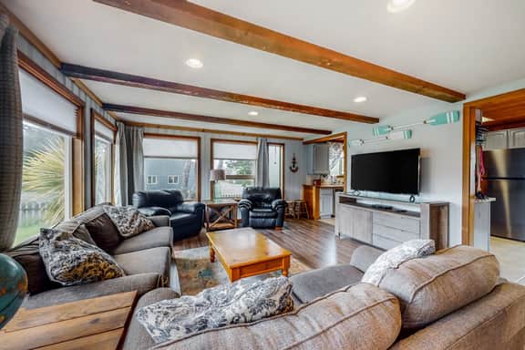 Dog friendly house near the ocean with woodstove yard patio and washer dryer - Image 2