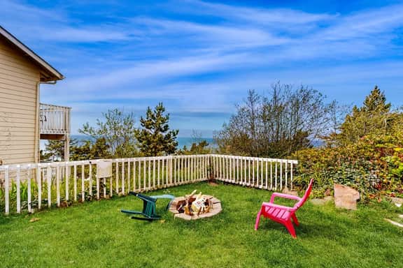 Lovely Coastal Condo with Ocean Views Walk to Beach Dogs OK - Image 2