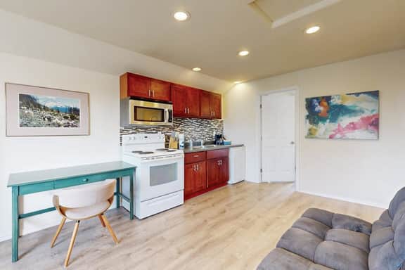 Private Hillside Condo in the Heart of Lincoln City Dog Friendly - Image 4