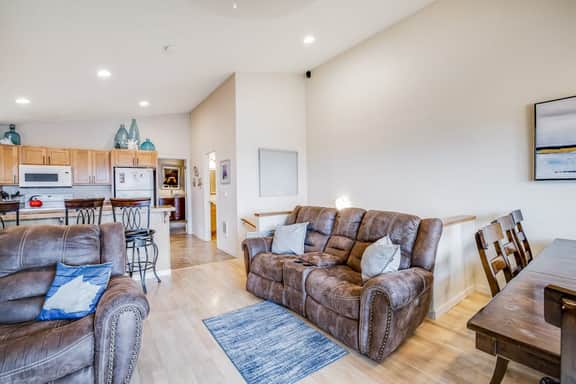 Just Across Street from Beach Ocean Views and Bright Interior Dog friendly - Image 4