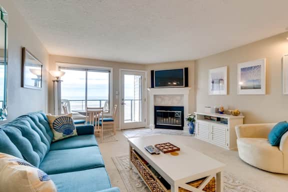 Oceanfront condo with a full kitchen balcony and sweeping sea views - Image 4