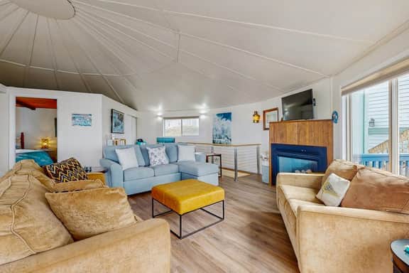 Dog friendly oceanfront home with private hot tub sauna and incredible view - Image 5
