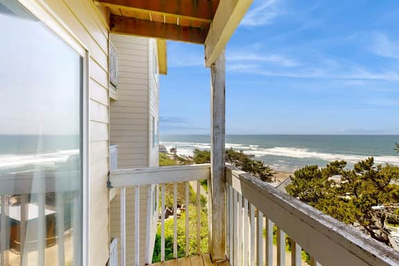 Oceanview Dog Friendly Studio with Awesome Views and Easy Beach Access - Image 2