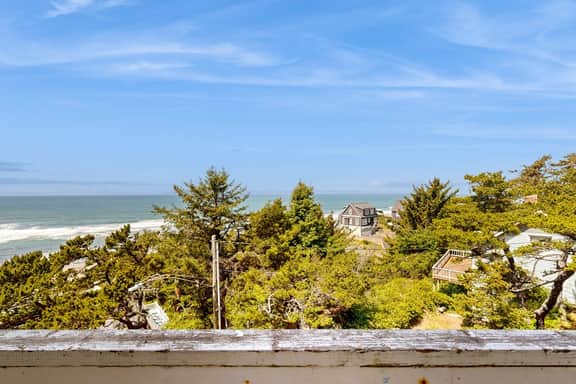 Oceanview Dog Friendly Studio with Awesome Views and Easy Beach Access - Image 3
