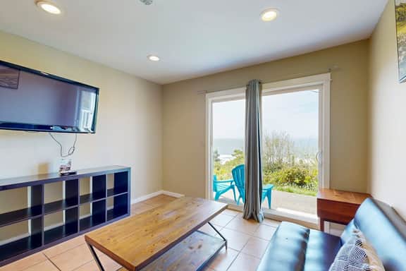 Oceanview Condo Dog Friendly Close to Beach and Everthing in Town - Image 5