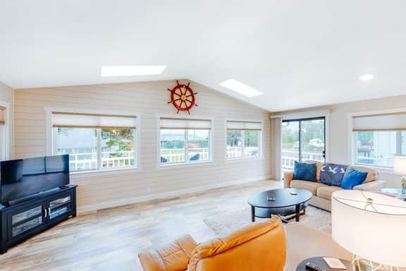 Homey dog friendly house with partial ocean views gas fireplaces and gas grill - Image 5