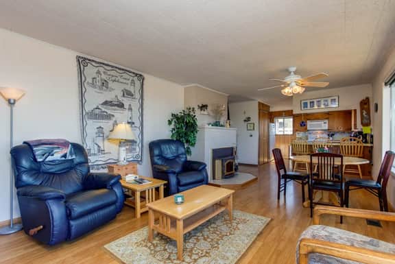 Bright Home with Sweeping Ocean Views and Quiet Location Close to Town - Image 5