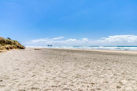 Relax and Enjoy Expansive Ocean Views from Your Own Private Retreat - Image 4