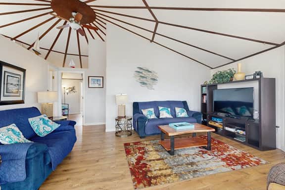 Unique and spacious home with private hot tub game room and great ocean views - Image 3